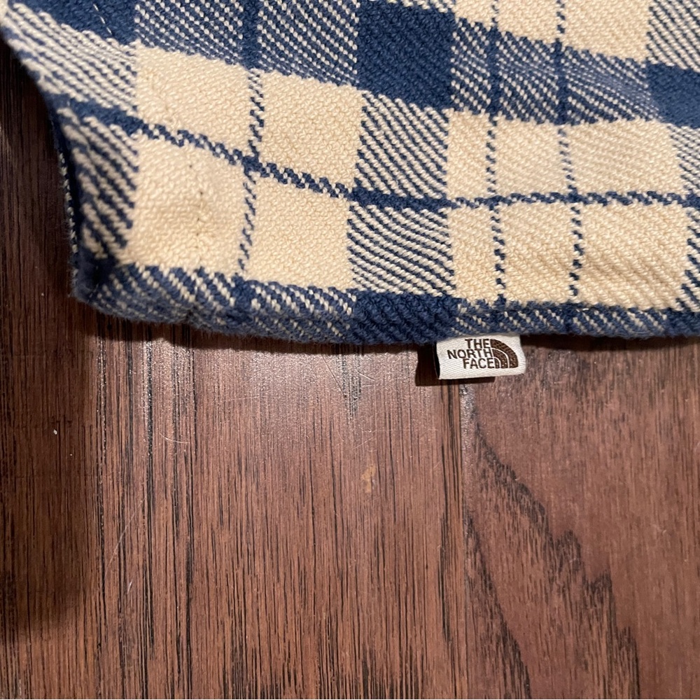 The North Face Men’s Flannel Twill Longsleeve Shirt. Medium Gently Worn - Picture 4 of 8